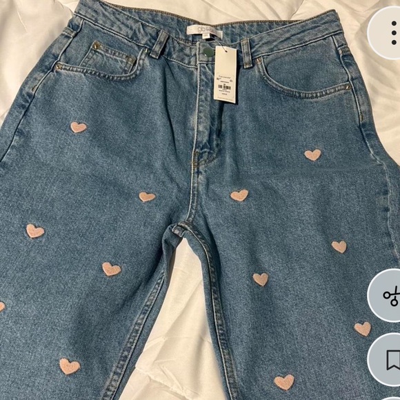 Francesca's Collections NWT Straight‑Leg Jeans with Pink Heart Appliqués - Picture 3 of 4